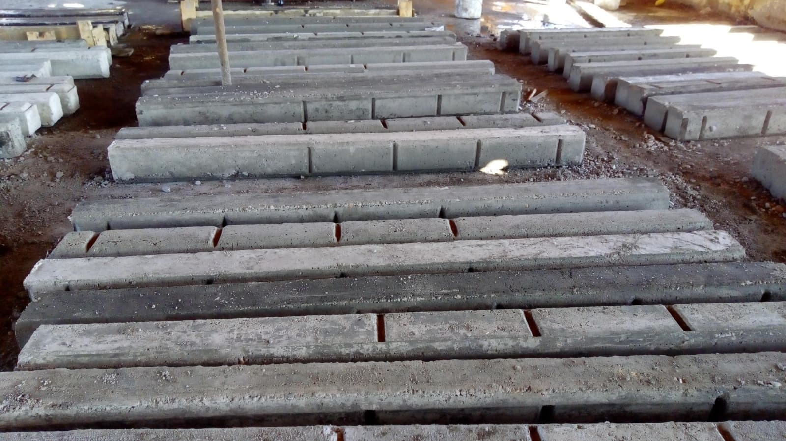 Postes de concreto para derecho de vía