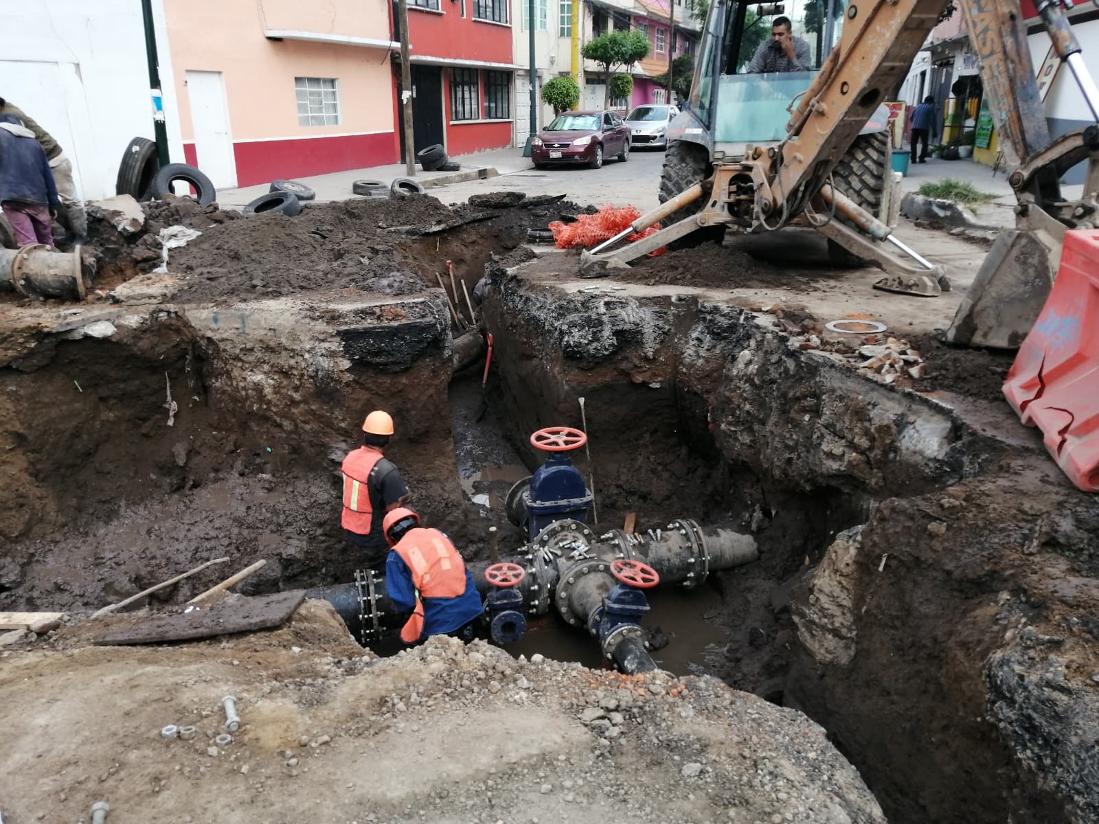 Excavación para repavimentación de calle